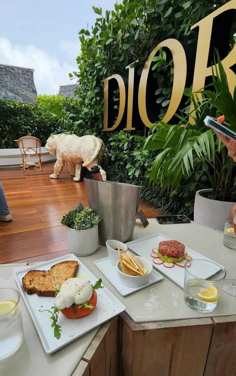Por Que Todas as Marcas Estão Abrindo Cafés? - Galeria 6